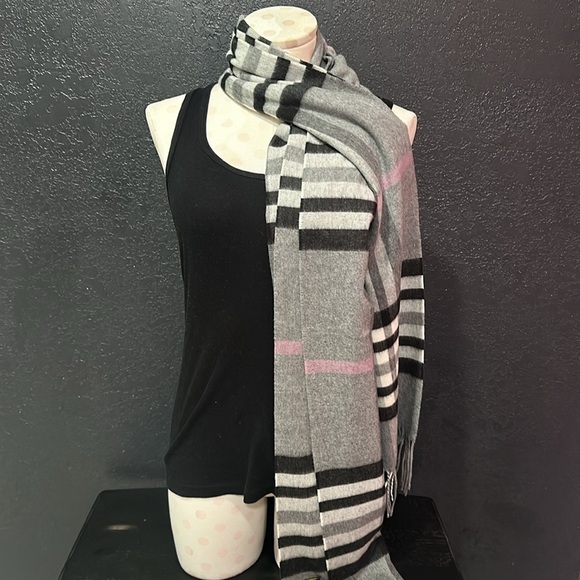 FRAAS CASHMINK , FEEL CASHMINK Women’s Gray Plaid Scarf: - Picture 6 of 8